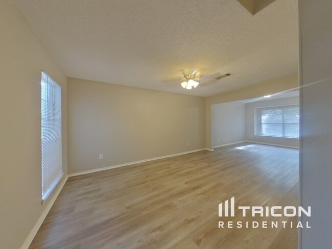 Building Photo - 6729 Daffodil Ct