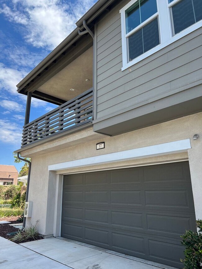 Foto del edificio - Beautiful 2 Bedroom 2 Bath Townhome