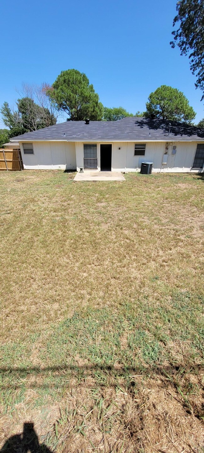Building Photo - 5904 Willow Branch Dr