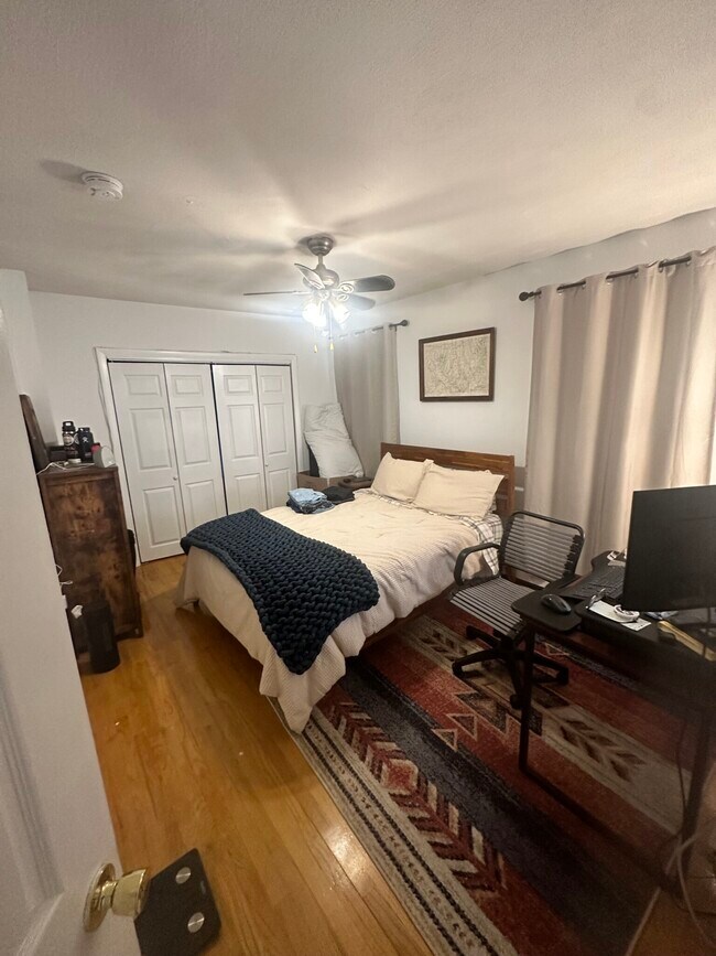 Building Photo - 28 Fleet St