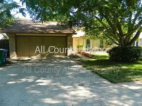 Building Photo - 5939 Oak Run St