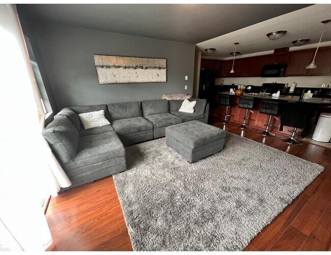 Foto del edificio - 351 Tremont Ave