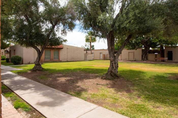 Foto del edificio - 6004 W Augusta Ave