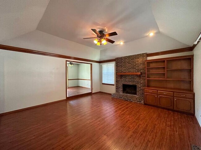 Foto del edificio - 512 Bonita Cir