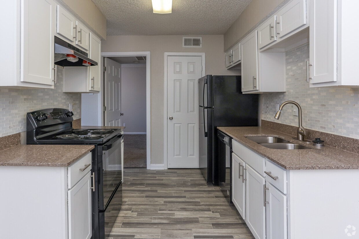 Primary Photo - Summerwood Apartments