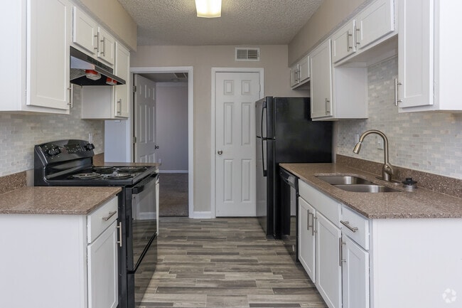 1BR, 1BA - 545SF - Kitchen - Summerwood Apartments
