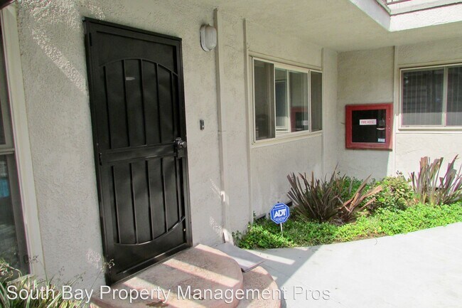 Building Photo - 8650 Belford Ave
