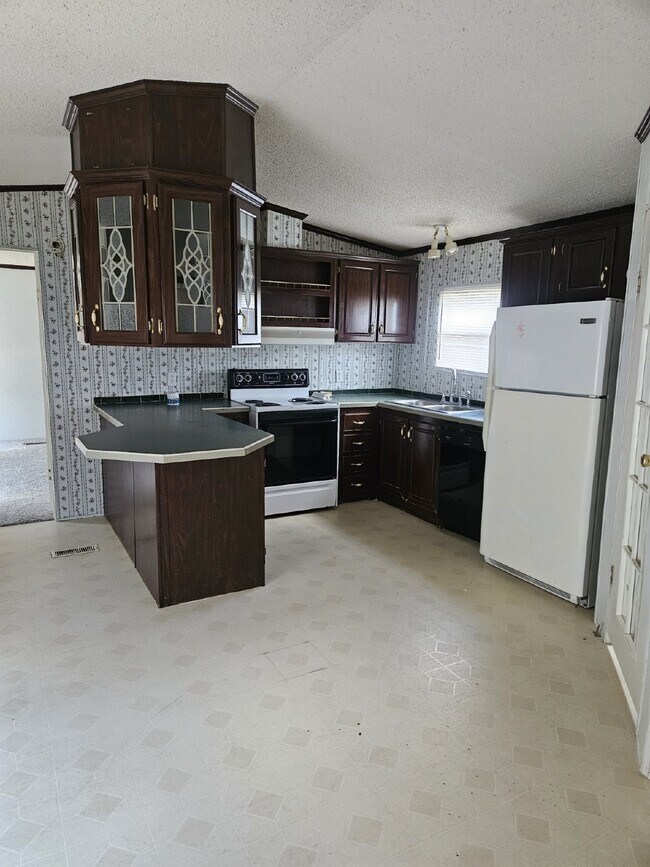Building Photo - 3 Bedroom/2 bath mobile home