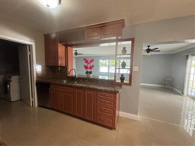 Foto del edificio - 6881 SW 6th St