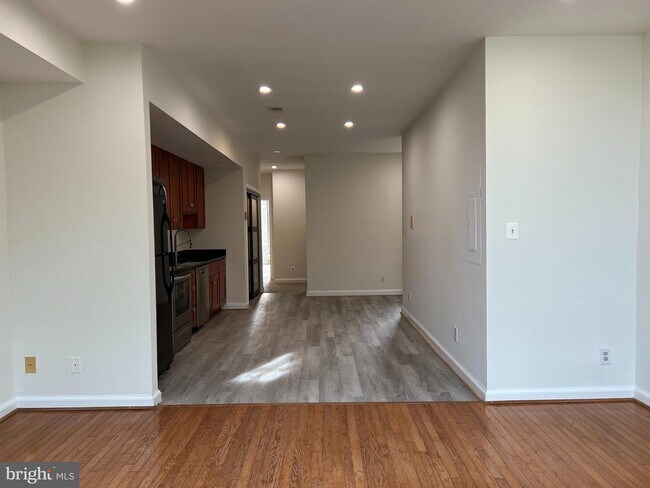 Building Photo - 1362 Kenyon St NW