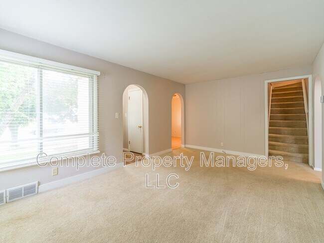 Foto del edificio - 1713 1st Ave NE