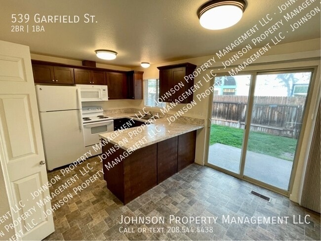 Building Photo - 539 Garfield St