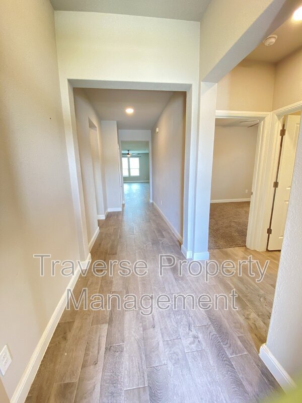 Foto del edificio - 2408 Moon Rnch