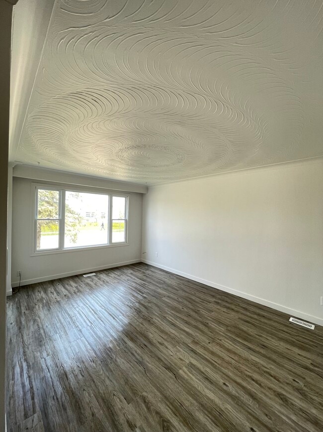 Building Photo - 147 Waverley Dr