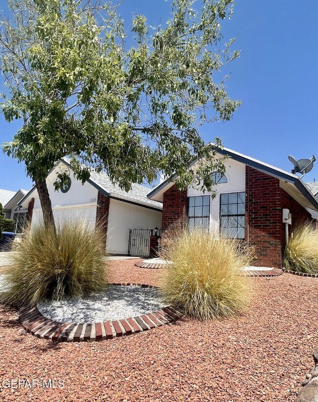 Foto del edificio - 1300 Desert Jewel Dr