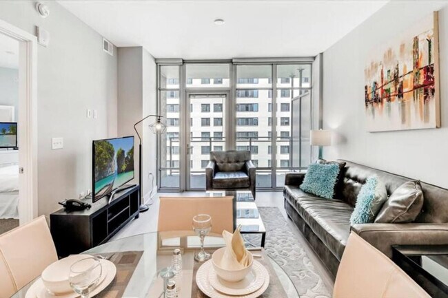 Building Photo - 4850 Rugby Ave