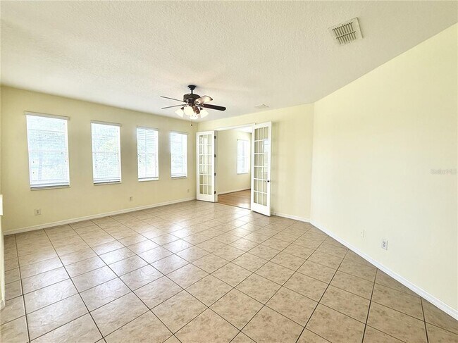 Foto del edificio - 8737 Leeland Archer Blvd