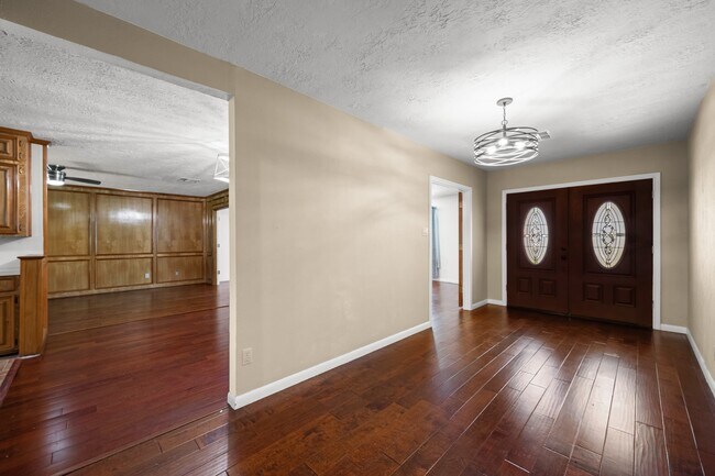 Building Photo - 616 Cannan Dr