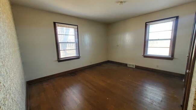 Building Photo - 2720 W Folsom St