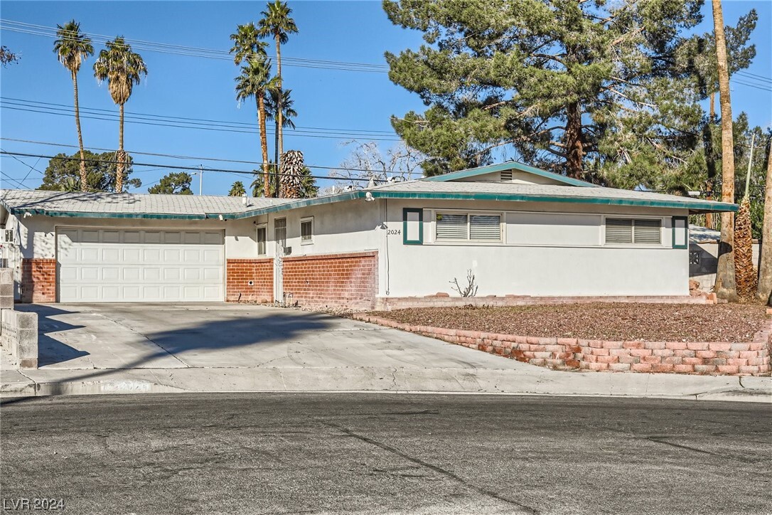 Primary Photo - 2024 W Fontana Ave