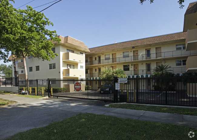 Building Photo - Holly House Apartments