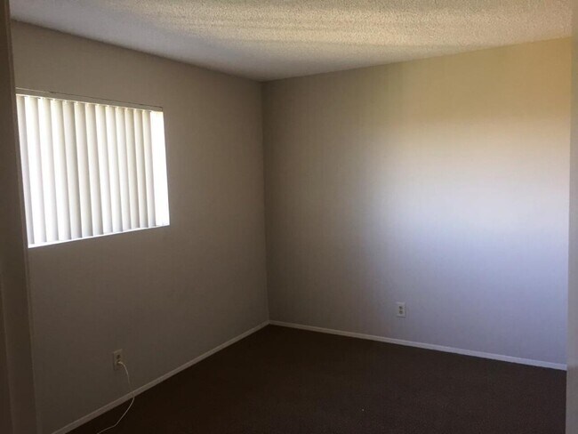 Building Photo - Fanita Drive Unit#27