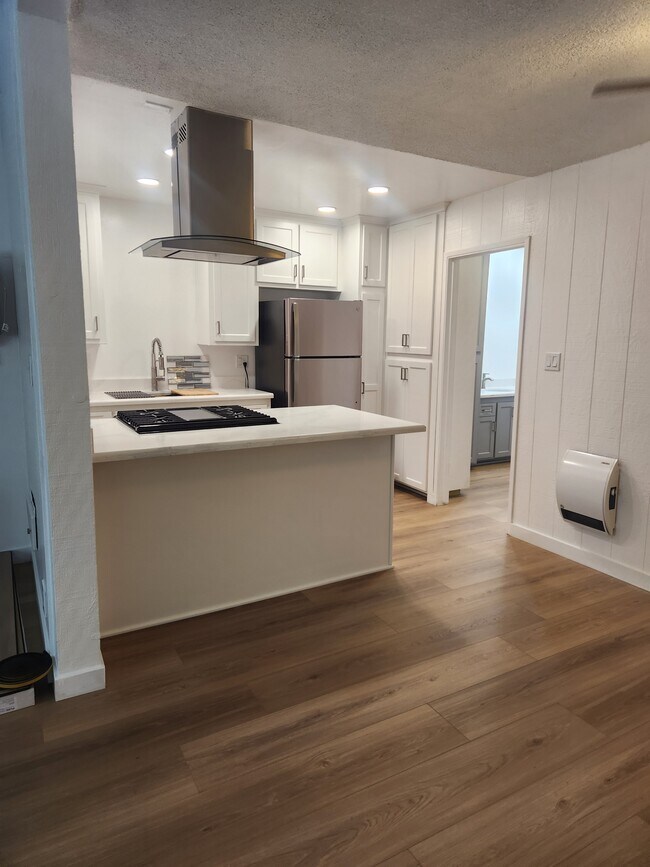 Foto del edificio - 13722 Red Hill Ave