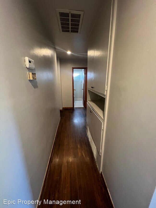 Building Photo - 3 br, 1.5 bath House - 5324 SW 15th St