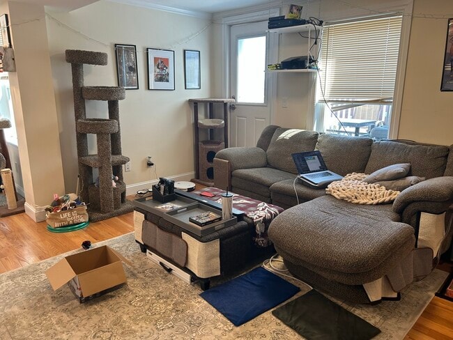 Photo - 925-927-927 Massachusetts Ave Apartment