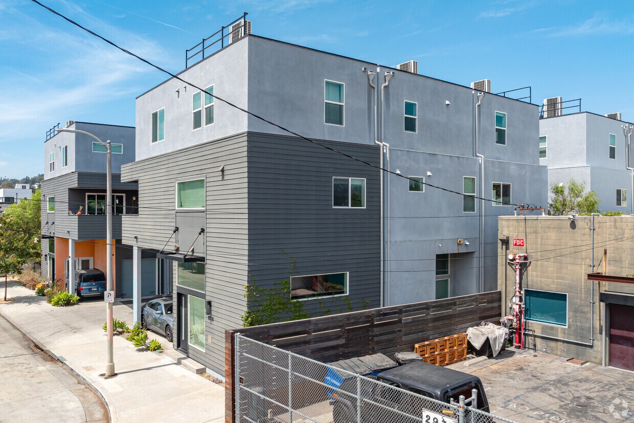 3022 N Coolidge Ave - Coolidge Place
