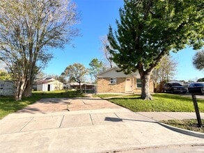 Building Photo - 4641 Orange Cir S