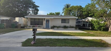 Building Photo - 6171 SW 42nd Ct