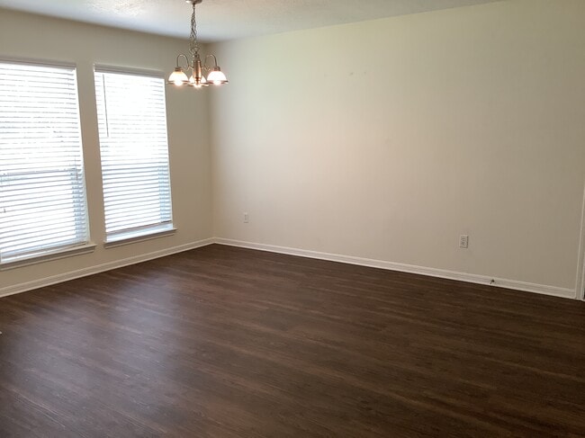 Building Photo - 13049 Skyline Dr