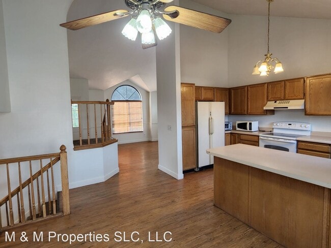 Building Photo - 4 br, 2.5 bath House - 6847 S Beargrass Rd