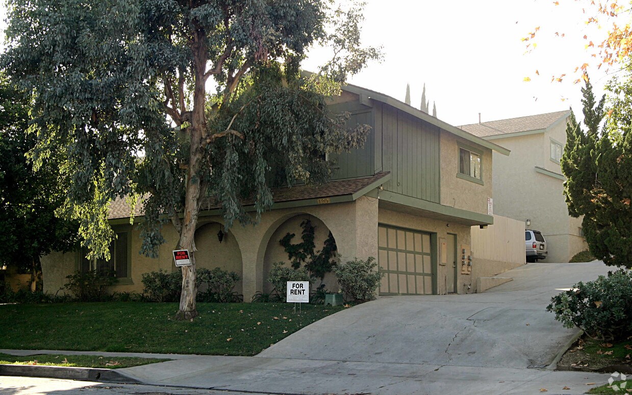 Building Photo - 120 W Olive Ave