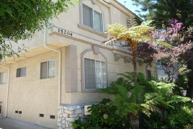 Foto del edificio - 15204 Dickens St