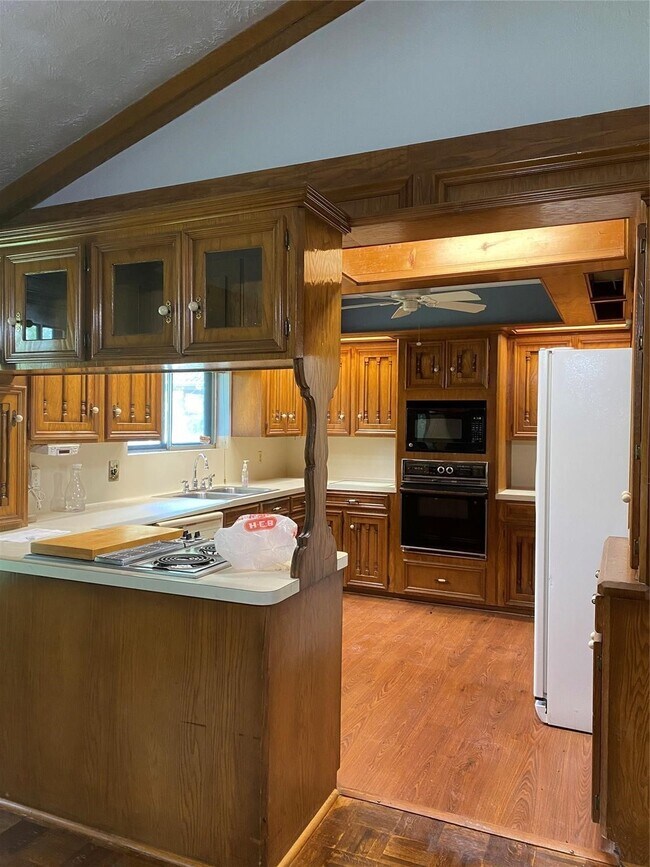 Foto del edificio - 5700 Spring Cypress Rd