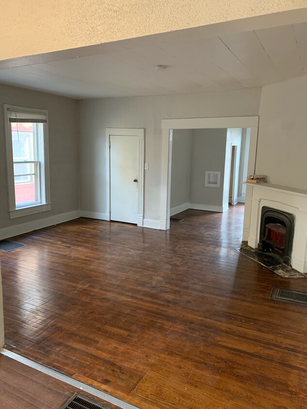Primary Photo - 842 16th St