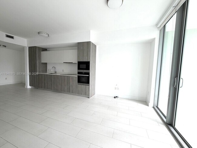 Building Photo - 2900 NE 7th Ave