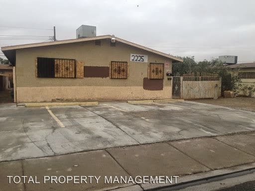 Primary Photo - 2225 Belmont St