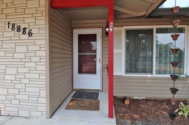 Building Photo - Incredible Remodeled 3 Bedroom/1.5 Bath Or...