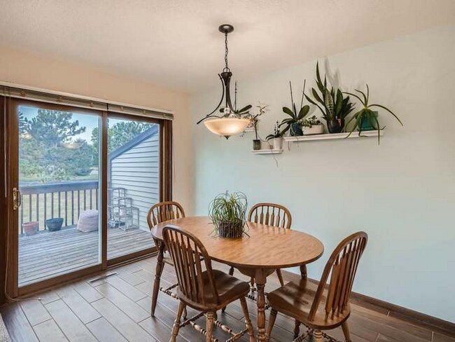 Foto del edificio - 10335 Balsam Ln