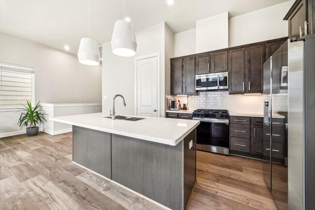 Foto del edificio - 6310 Brighton Oaks Ln
