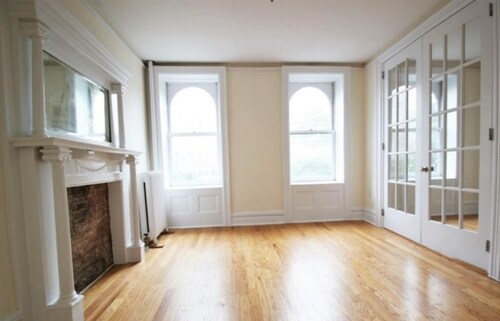 Foto principal - 68 W 9th St