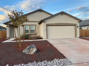 Building Photo - 230 Red Oak Dr