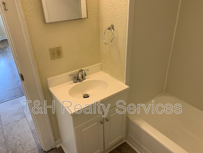 Foto del edificio - 3504 E Fall Creek Pkwy N Dr