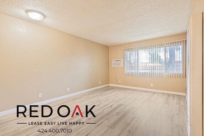 Foto del edificio - Spacious One Bedroom with Tons of Natural ...