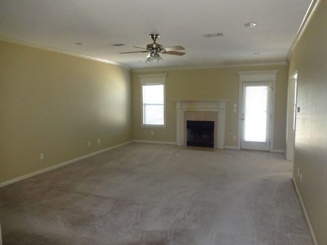 Building Photo - 38 Woodridge Dr