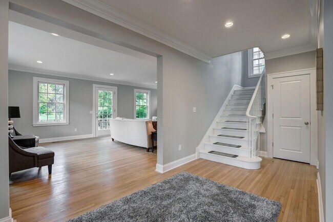 Foto del edificio - 2056 Summit Ave