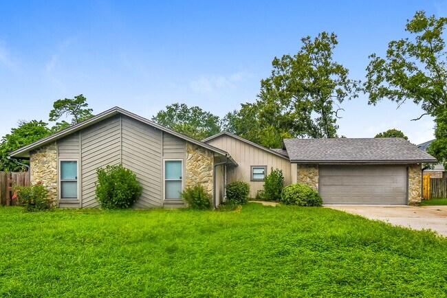 Building Photo - 810 Hardwood St